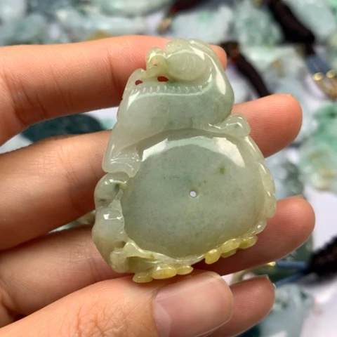 翡翠颈饰未镶嵌翡翠