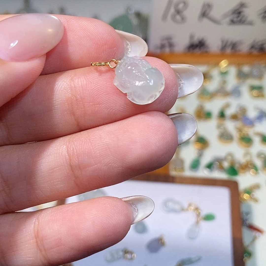 翡翠18K金镶嵌颈饰111