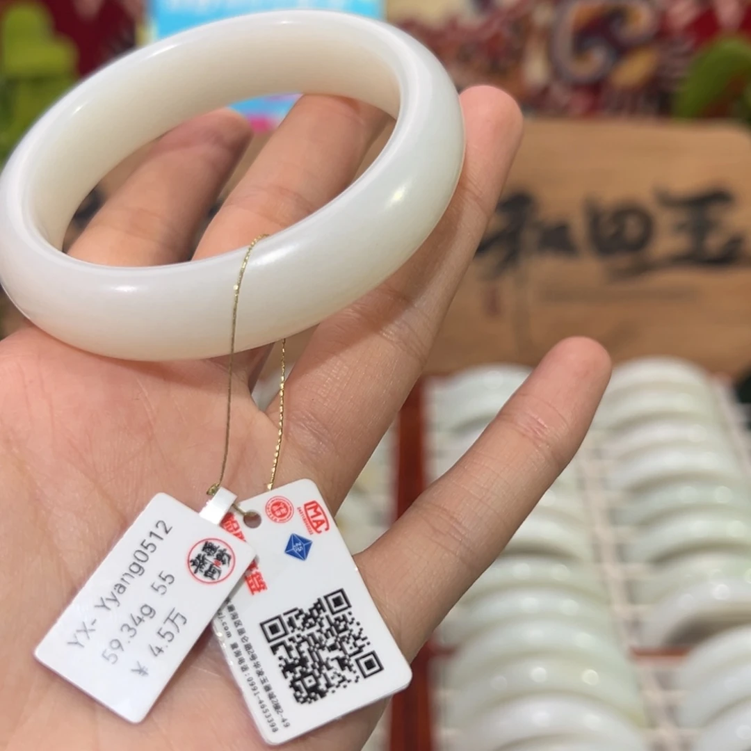 未镶嵌手镯和田玉优雅羊脂白玉手镯 细柔光高白