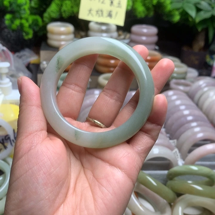 石英质玉未镶嵌手镯