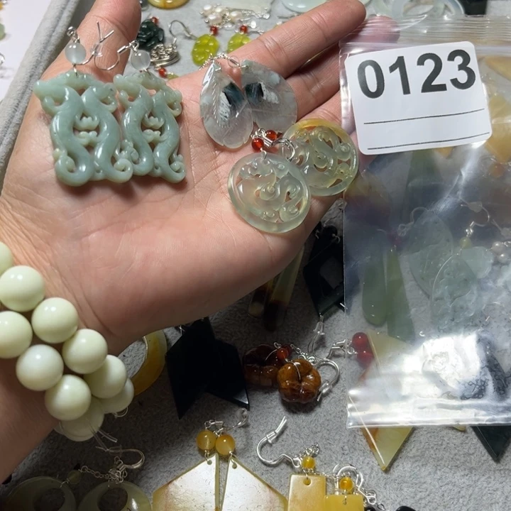 m***o蛇纹石玉合金耳饰