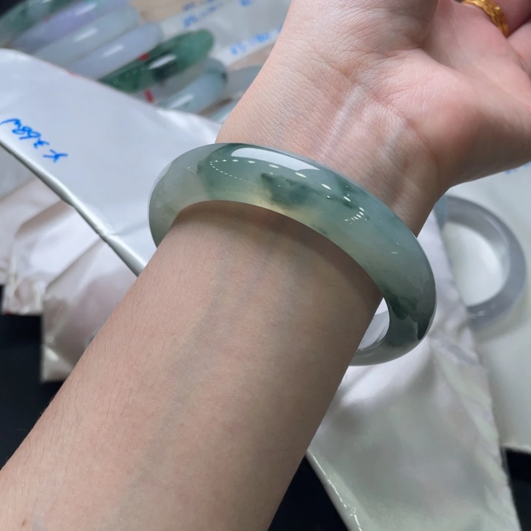 未镶嵌手镯翡翠卡56正圈飘花，起荧光