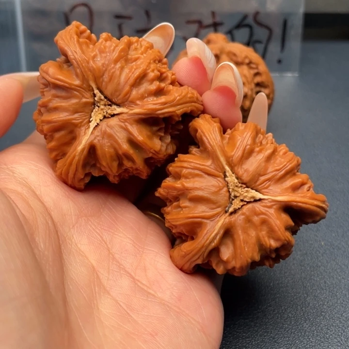 妖***！文玩核桃吊坠白狮子