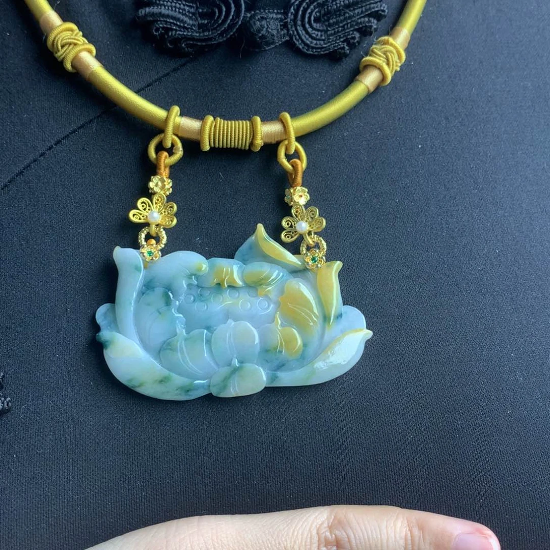 翡翠颈饰未镶嵌翡翠