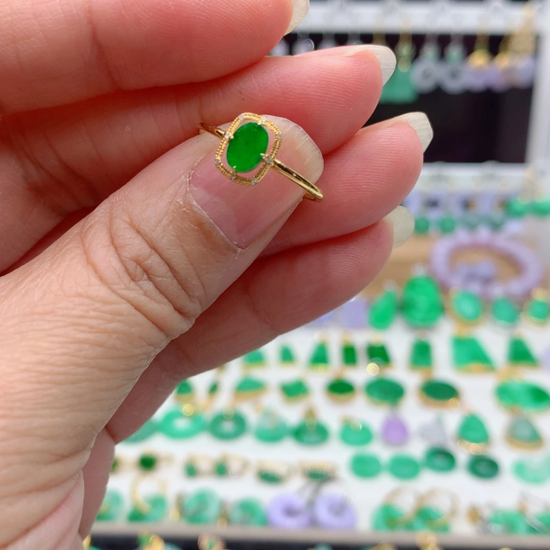 翡翠18K金镶嵌戒指