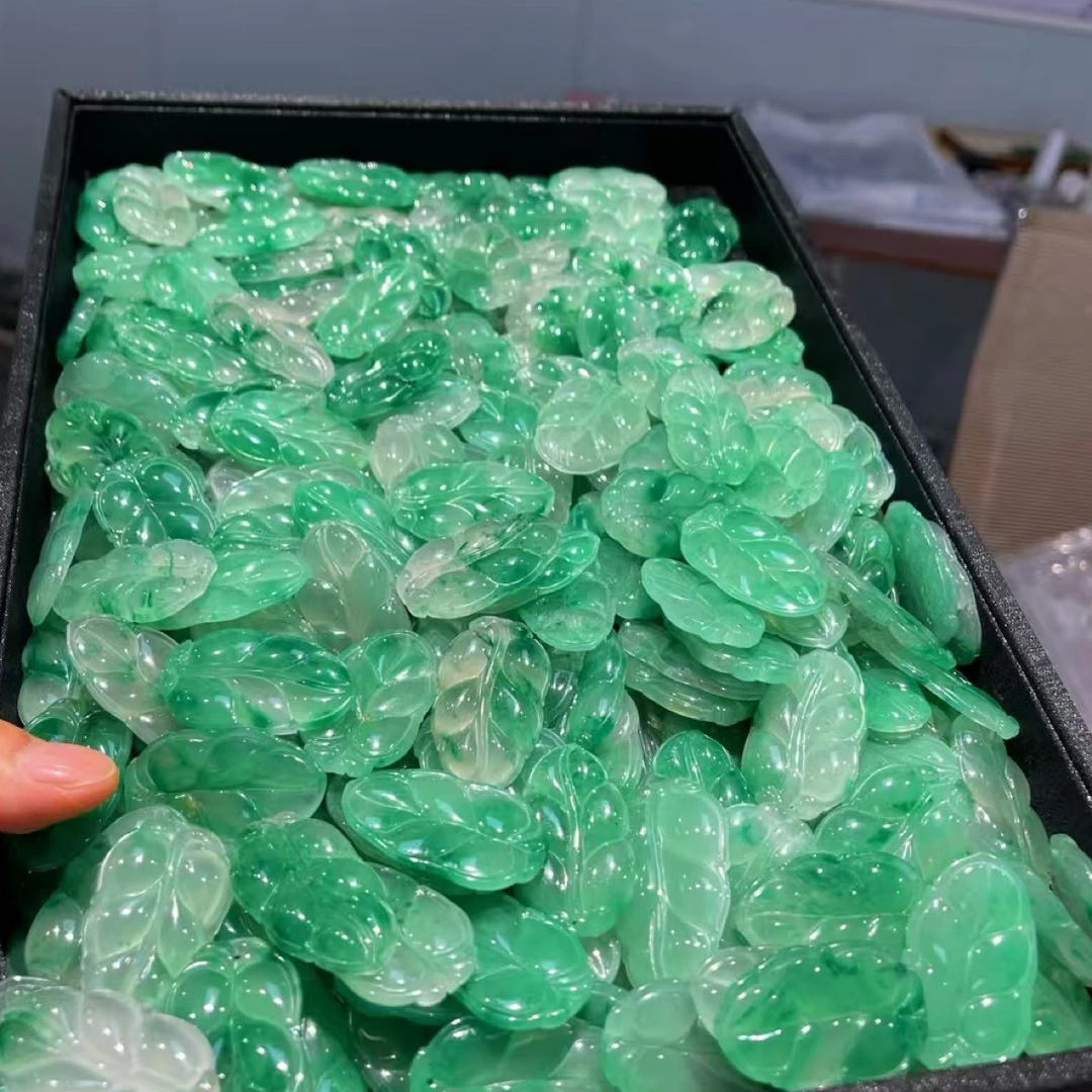 12月关注见面礼｜非洲翠冰飘花叶子吊坠 多样性发其一