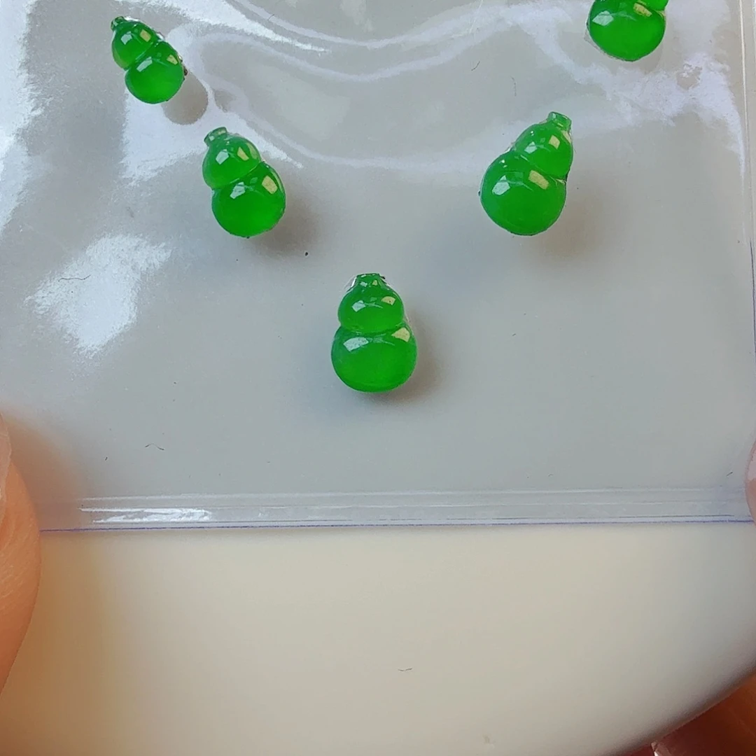 翡翠裸石葫芦一组