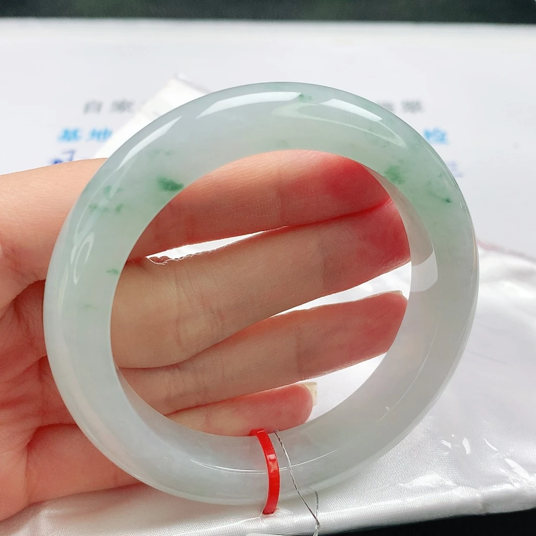 翡翠手镯未镶嵌56圈