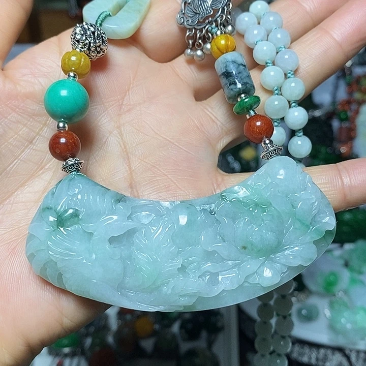 翡翠未镶嵌吊坠(赠链)