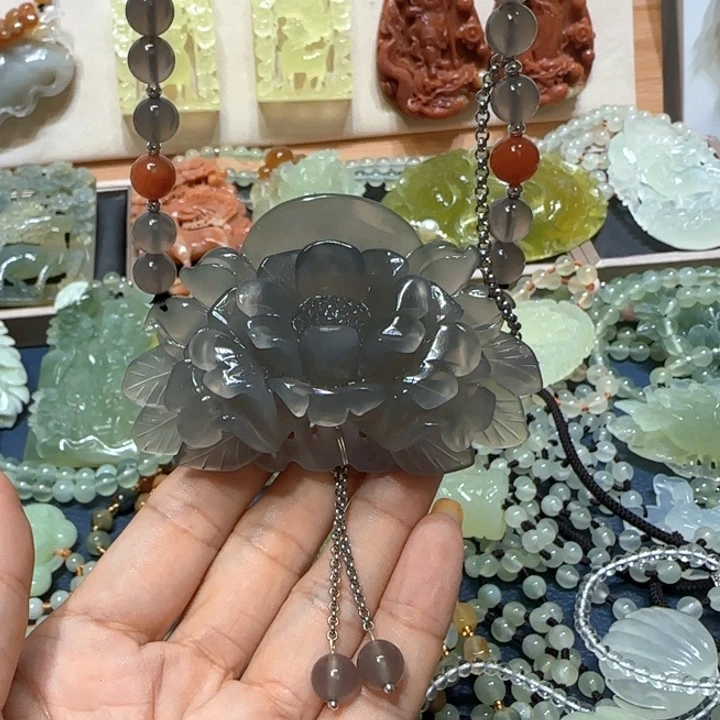 未镶嵌蛇纹石玉吊坠