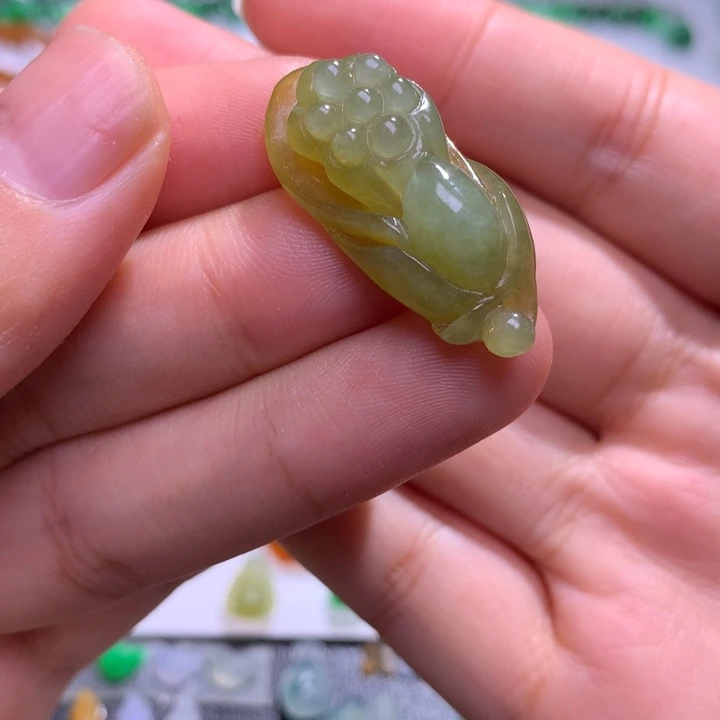 定制翡翠未镶嵌花花