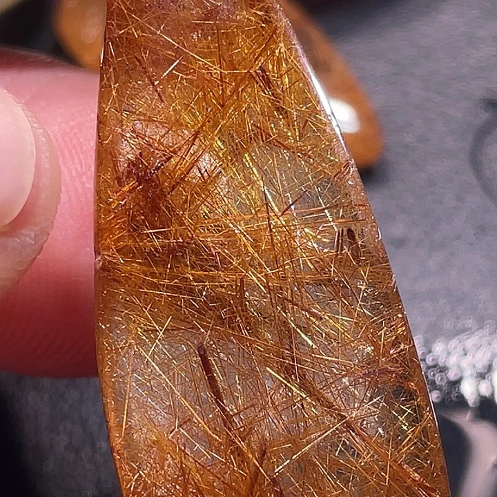 若***尘未镶嵌颈饰发晶钛