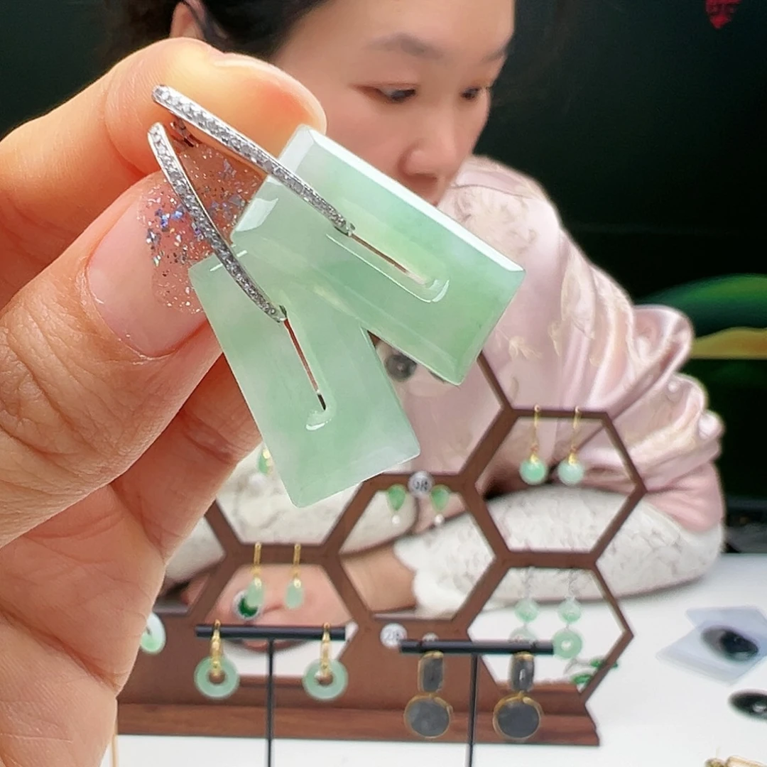 翡翠耳饰18K金镶嵌天然翡翠耳饰18k金镶嵌