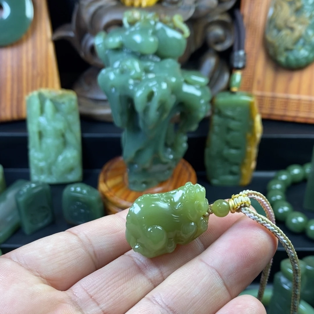 水***士岫岩老玉（透闪石质玉）未镶嵌颈饰