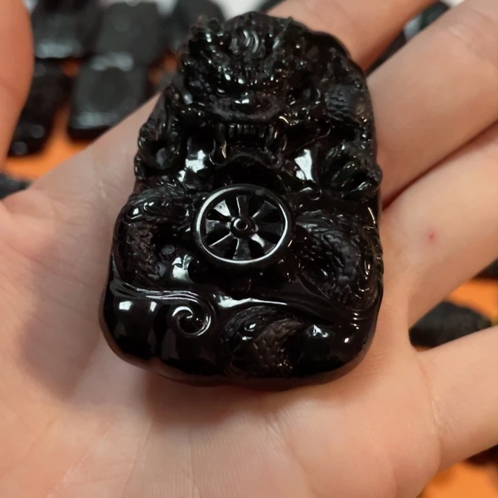 翡翠颈饰未镶嵌七**剧