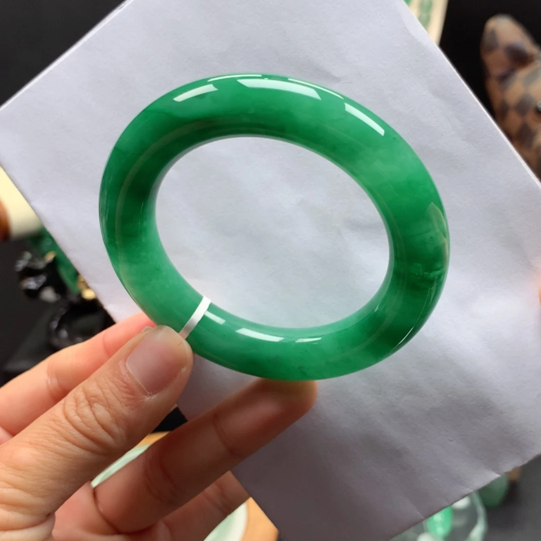 【闪购商品】未镶嵌手镯石英质玉