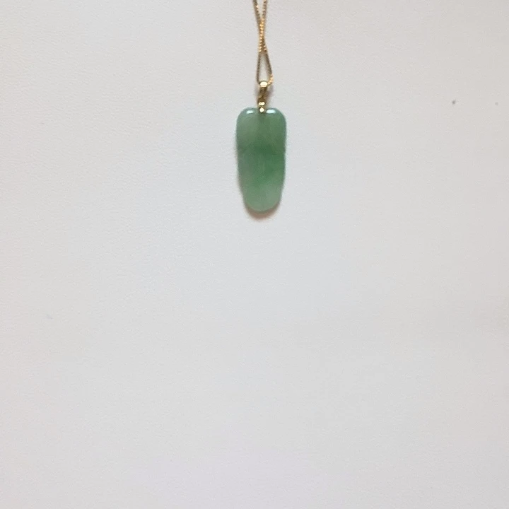 翡翠18K金镶嵌颈饰简单