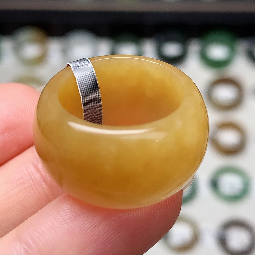 未镶嵌戒指和田玉