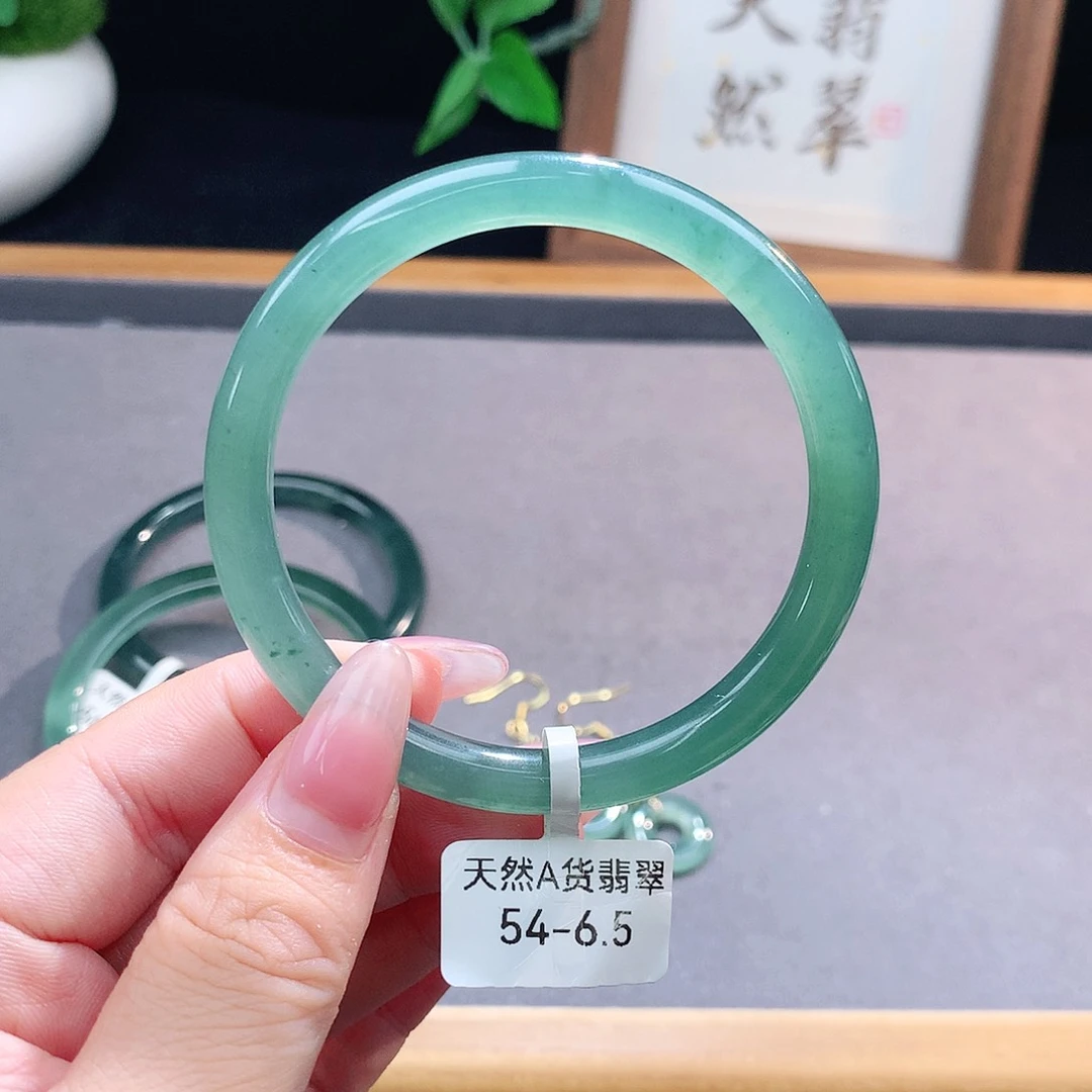 未镶嵌手镯（圆镯）翡翠
