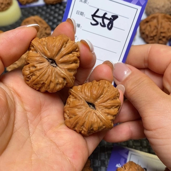 手串文玩核桃558元宝39