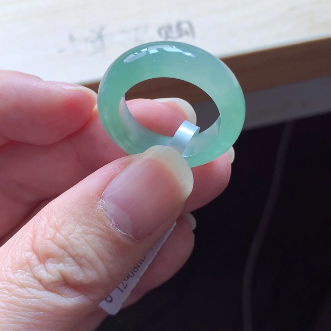 翡翠颈饰未镶嵌吊坠