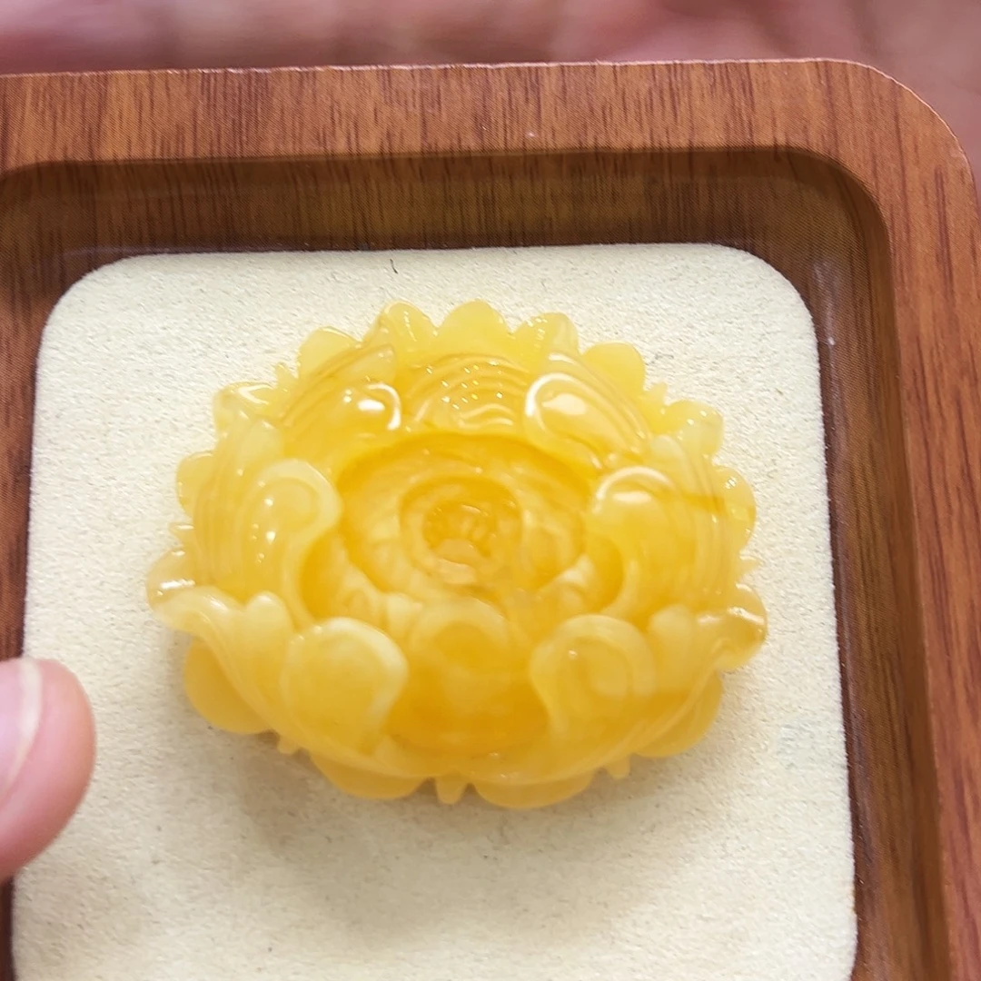 蜜蜡未镶嵌珠宝奇石