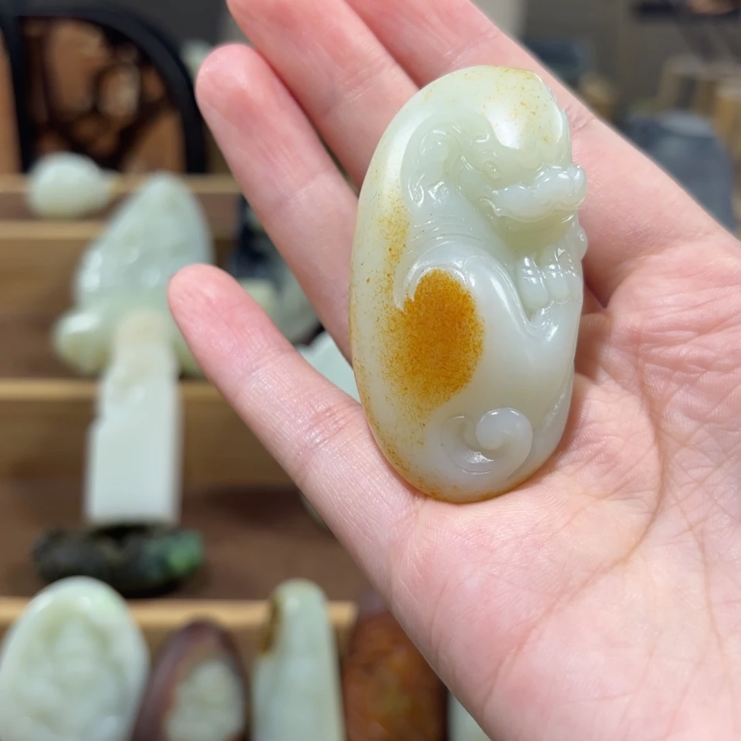 四***已和田玉未镶嵌颈饰