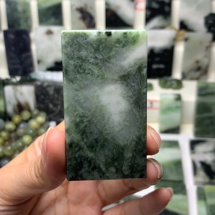 独山玉未镶嵌颈饰