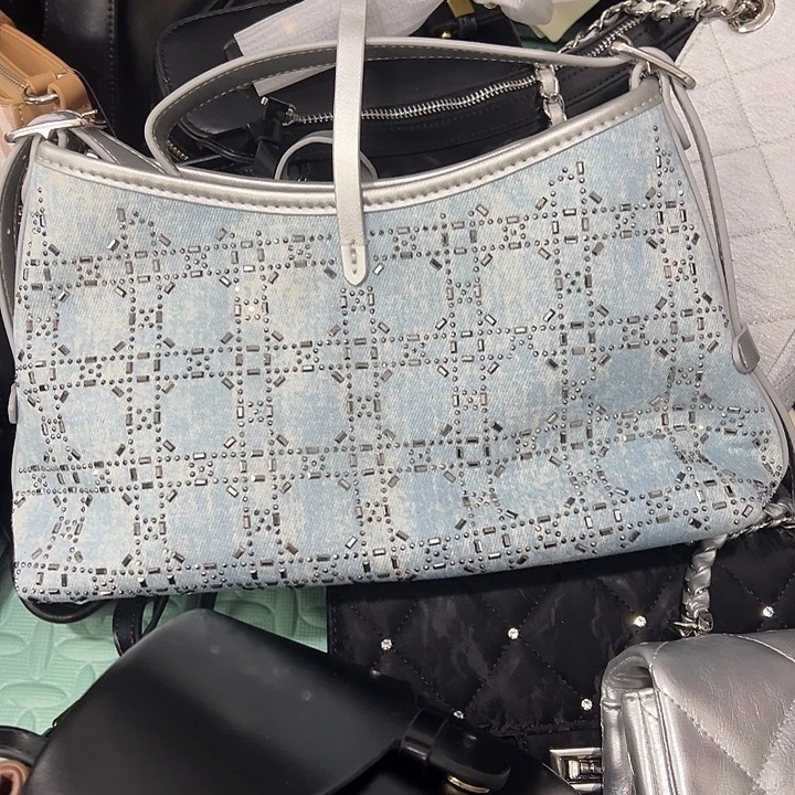 蚕丝兔健健康康考虑兔兔