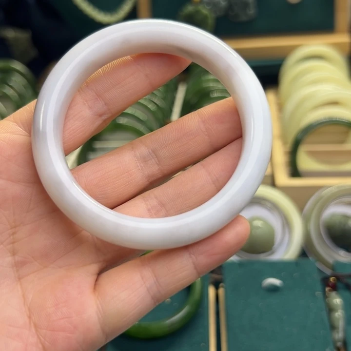 和田玉手镯未镶嵌57.8圈围10186