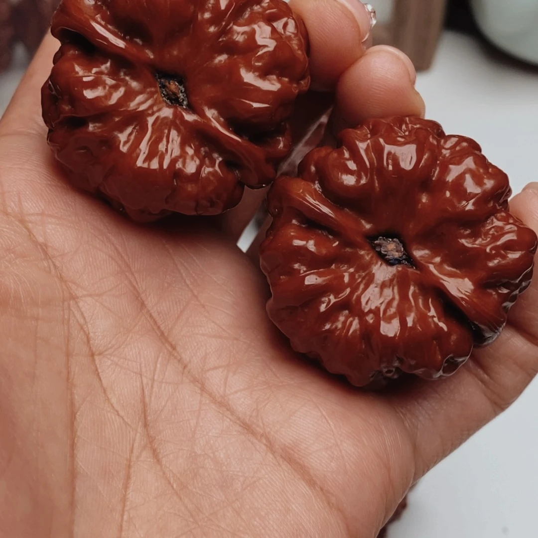 核桃把件痛*好咯理解咯哦哦