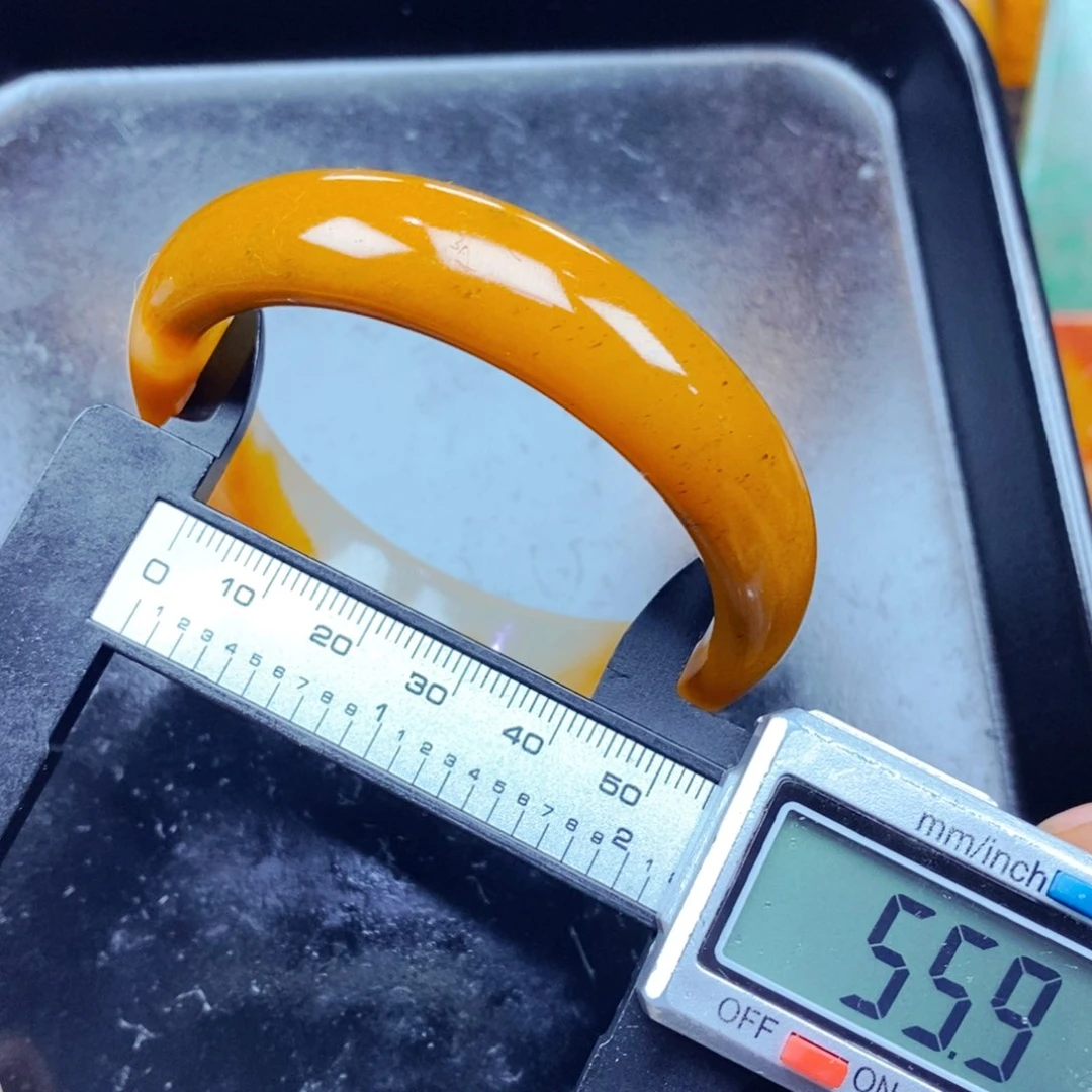 石英质玉（黄龙玉）未镶嵌颈饰