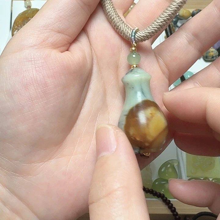 蛇纹石玉未镶嵌颈饰