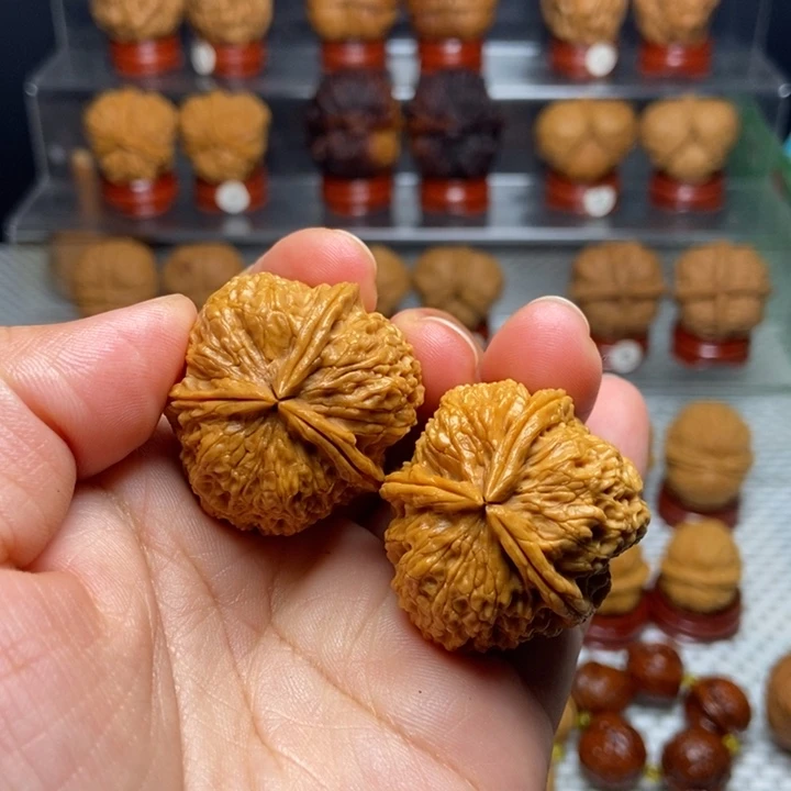 文玩核桃把件百花三棱41