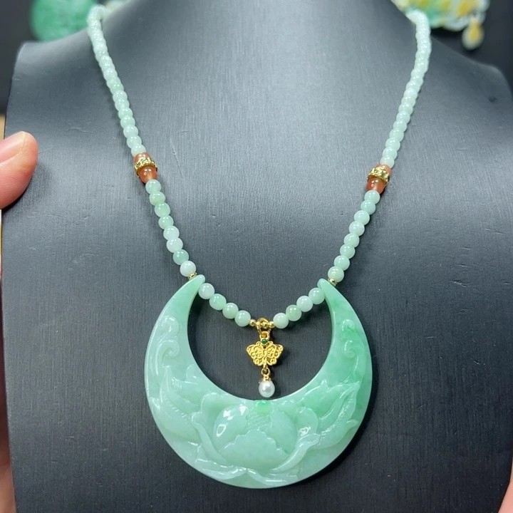 颈饰未镶嵌翡翠吊坠