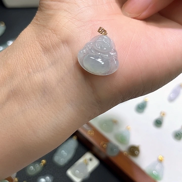 颈饰18K金镶嵌翡翠