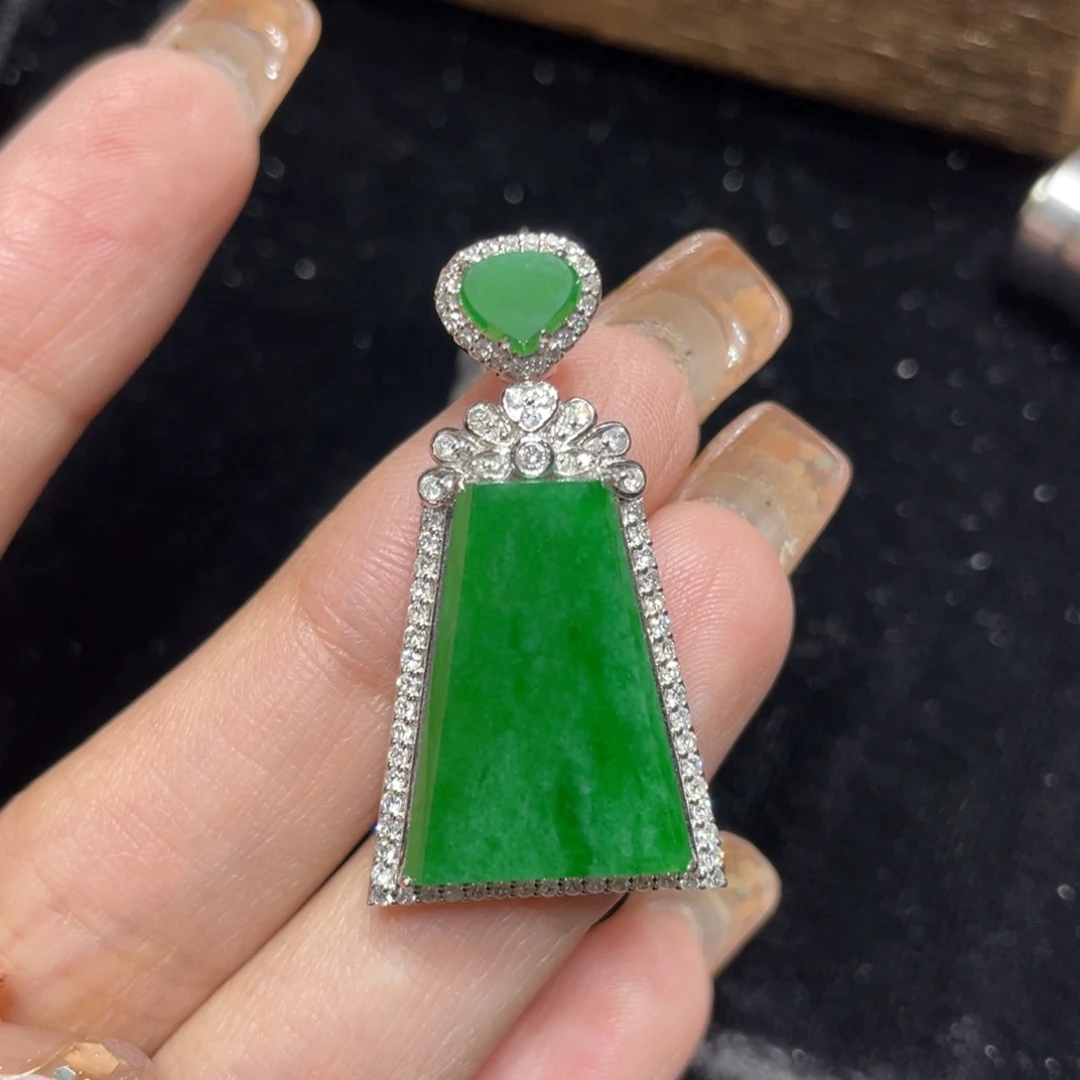 翡翠颈饰18K金镶嵌天然缅甸翡翠