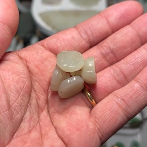 和田玉（糖玉）颈饰未镶嵌奴*猫