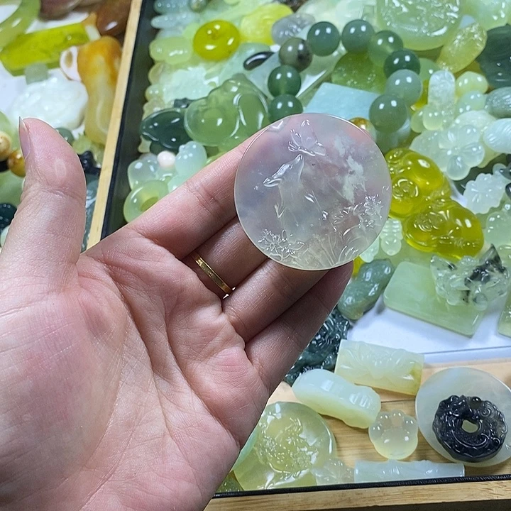 蛇纹石玉未镶嵌颈饰