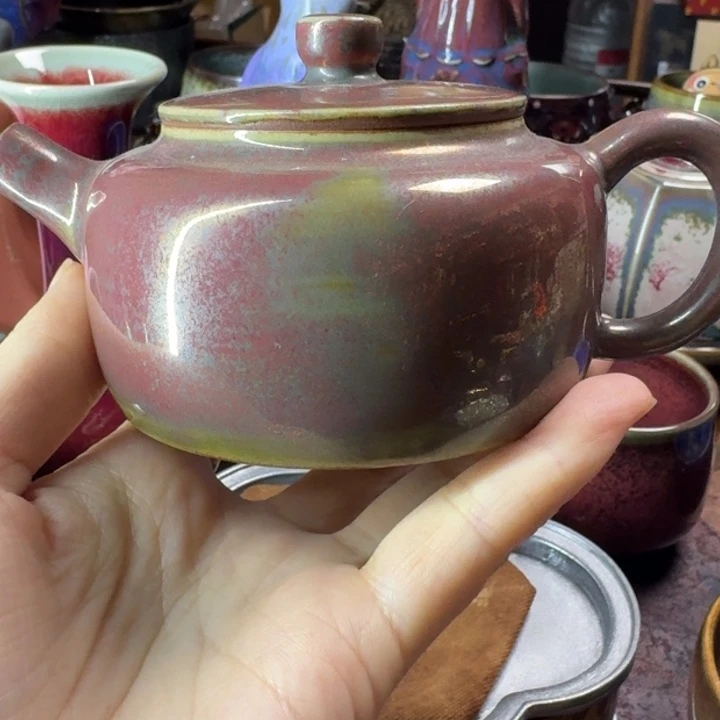 熠羽毛球的钧瓷壶