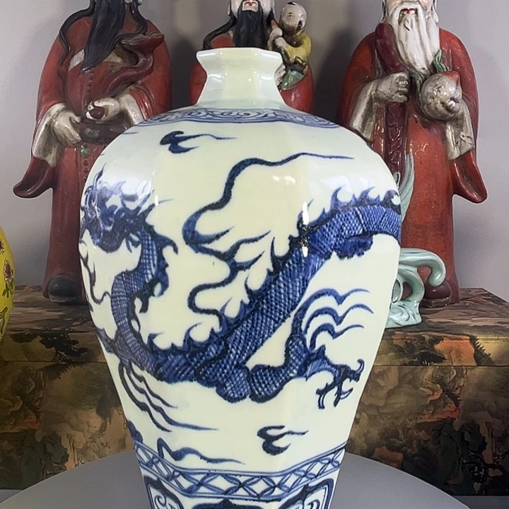 瓶青花龙纹八凌梅瓶