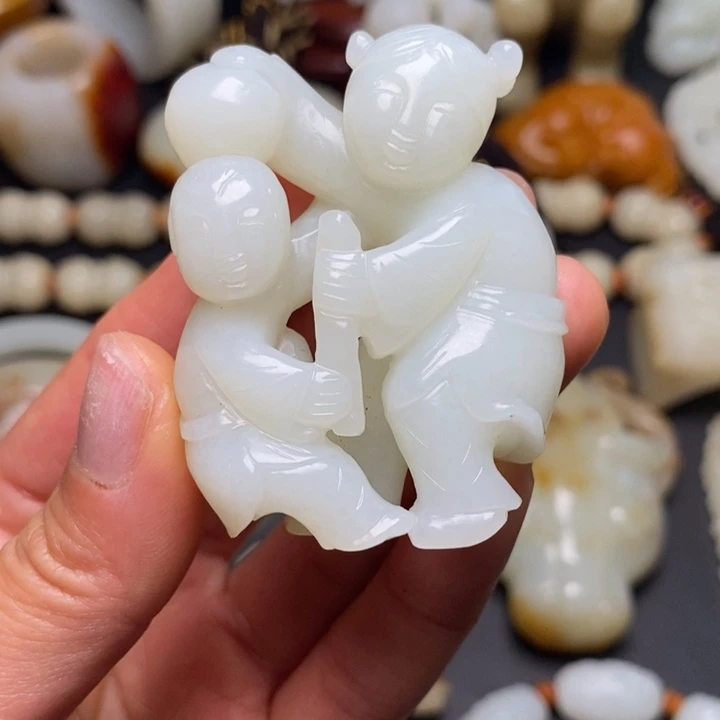 和田玉未镶嵌把件