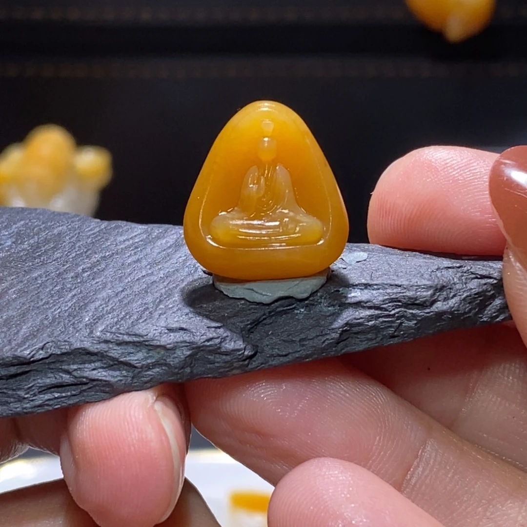 娱***玩颈饰未镶嵌和田玉