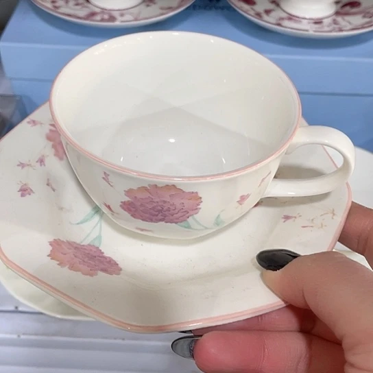 麟*瓷器和陶器也可称为釉内