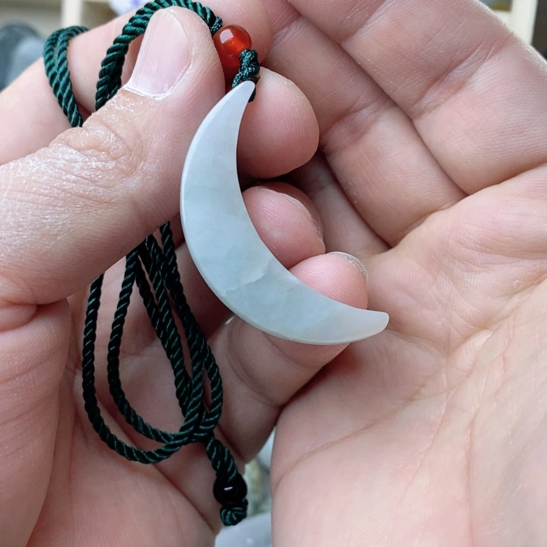 翡翠颈饰未镶嵌好