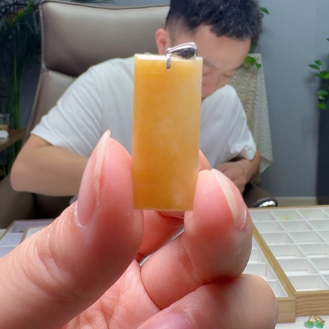 翡翠18K金镶嵌吊坠(不含链)天然