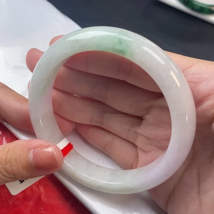 【闪购商品】翡翠手镯未镶嵌淡春彩57圈口