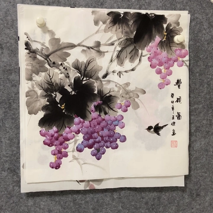 国画葡萄50厘米斗方