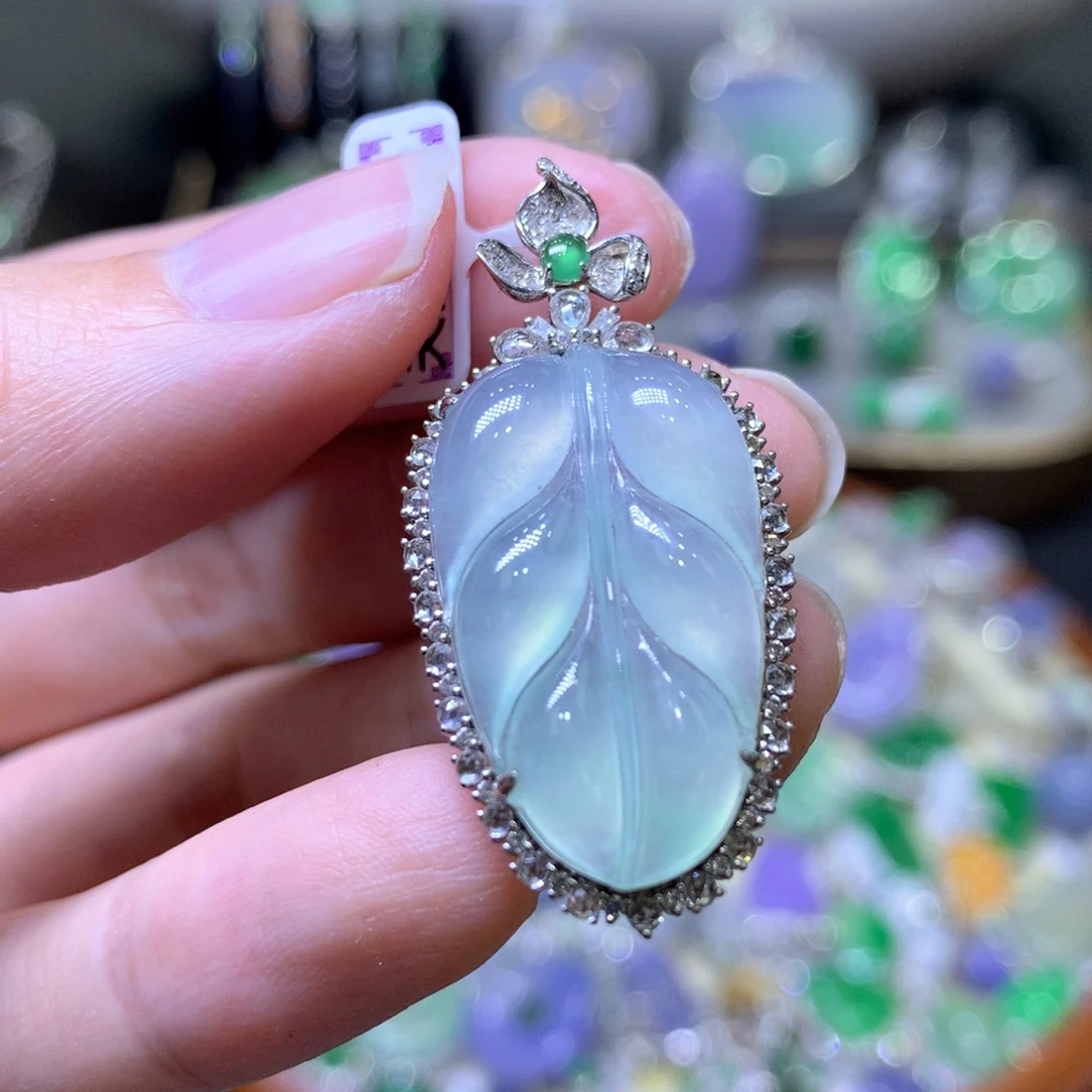 【闪购商品】翡翠颈饰18K金镶嵌翡翠吊坠项链