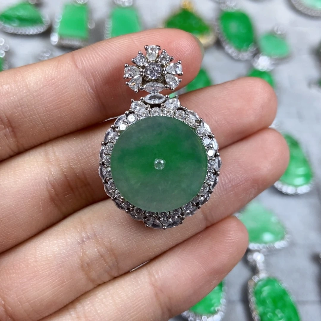 颈饰未镶嵌翡翠平安扣